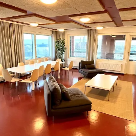 Sauna & Outdoor Hot Tub, 6 People, Parking, Ac, 2br *